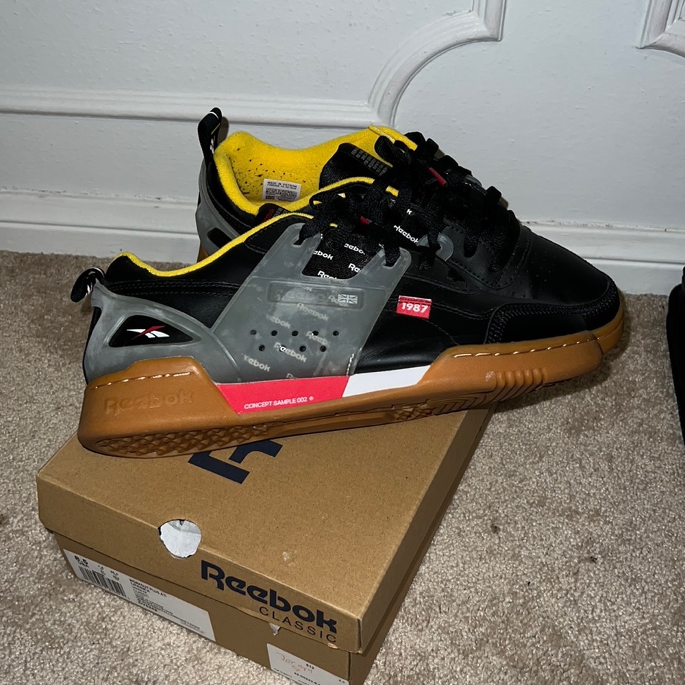 Worn twice, lil baby Reebok shoes